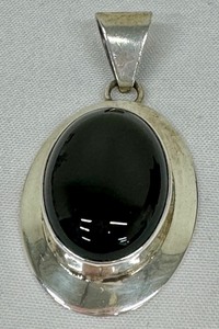 lot 207A image: Sterling Silver and Onyx Pendant