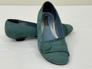 lot 124 image: Pair of Kenzie Suede Flats