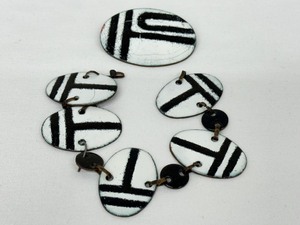 lot 237 image: Vintage Copper and Enamel Bracelet and Matching Brooch