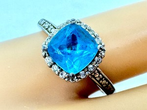 lot 242 image: Beautiful Sterling Silver and Topaz Ring