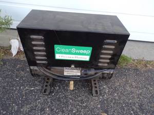 lot 5 image: 12v Air Compressor