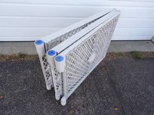 lot 15 image: Folding Kids  Pet Fence