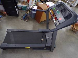 lot 34 image: Golds Gym 450 Tread Mill Tested and Works
