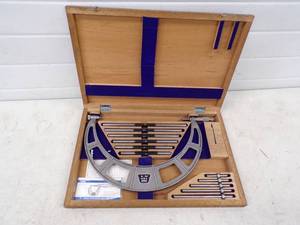 lot 45 image: Japan Micrometer with Case NSK 6 - 12