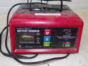 lot 7 image: Battery Charger