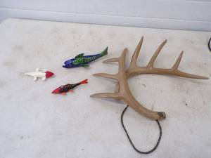 lot 73 image: 3 Ice Fishing Decoys and Rattling Antler