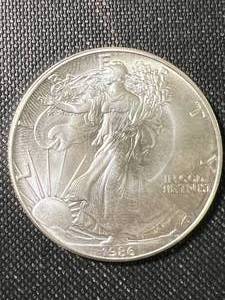 1986 AMERICAN SILVER EAGLE 1 TROY OZ .999 FINE SILVER