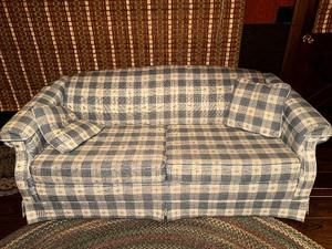 lot 6 image: Blue And White Plaid Couch Lazy Boy Hide-A-Bed Measuring 68 X 34 X 30