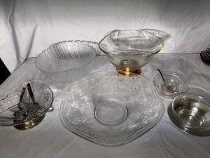 lot 62 image: Variety Of Vintage Glass Serving Dishes