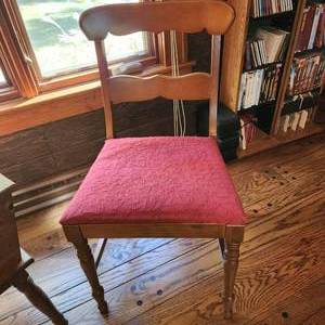 lot 25 image: Vintage Chair Measuring 18 X 17 X 33