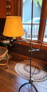 lot 39 image: Black Metal Floor Lamp With Adjustable Height Lamp Measuring 55 Inches