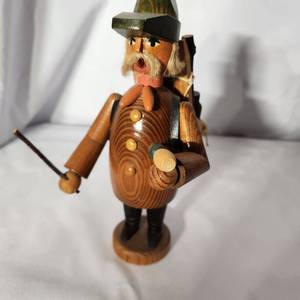 lot 44 image: Vintage Erzgebirge Sticks & Pipe Smoker Incense Burner Wood Figure Woodsman Measuring 7.5 Inches Tall