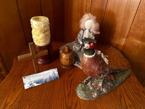lot 108 image: Various Vintage Home Decorations As Seen In Photo
