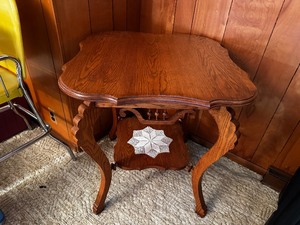 lot 109 image: Beautiful Vintage Side Table Measuring 28 X 28 And 30 Inches Tall