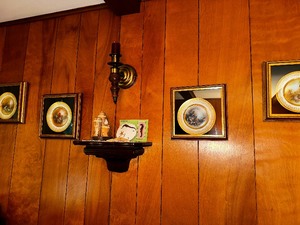 lot 119 image: Framed Bird Themed Decorative Plates As Seen In Photo