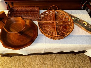 lot 126 image: Variety Of Wood And Wicker Serving Platters, Chip Basket And Driftwood Art