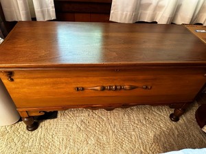 lot 137 image: Vintage Cedar Chest Measuring 44 X 18 X 21