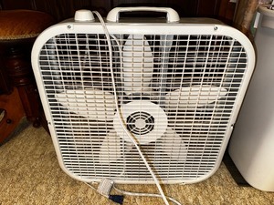 lot 139 image: Lasko Box Fan