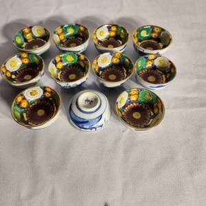lot 76 image: Vintage Japanese Kutani Porcelain Sake Cup Set Of 11