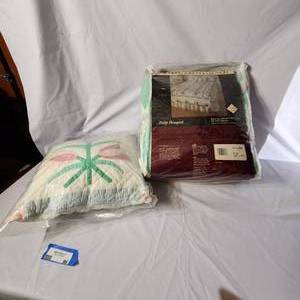 lot 96 image: King Quilt, Tulip Bouquet, Handmade Patchwork Quilt, The Heirloom Collection With Pillow