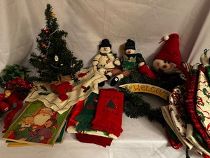 lot 159 image: Variety of Christmas Decorations