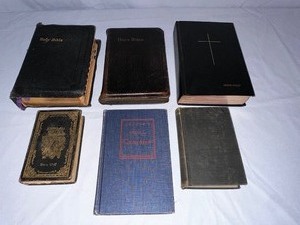 lot 190 image: Collection of Bibles