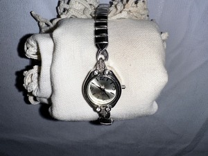 lot 195 image: Vintage Womens Silver Tone Round Watch