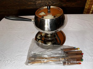 lot 258 image: Vintage Fondue Pot