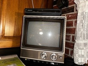 lot 262 image: Vintage Panasonic Color Pilot TV And Magnavox DTV Digital To Analog Converter