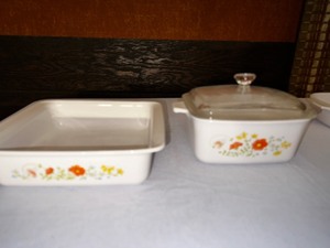 lot 264 image: Vintage Corning Ware Wildflower Baking Dishes