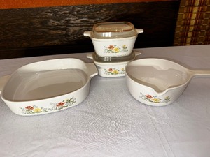 lot 265 image: Vintage Corning, Autumn Meadow Baking Dishes