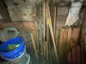 lot 461 image: Fence Post