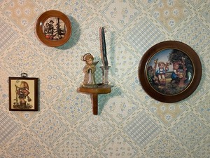 lot 237 image: Variety Of Goebel Figurines, Wall Decor And Plates