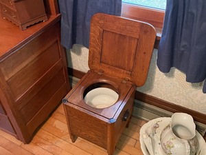 lot 241 image: Antique Vintage Wood Chamber Pot Commode Measuring 13 X 13 X 17