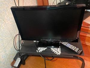 lot 245 image: Samsung 19 Inch Flatscreen TV With Antenna