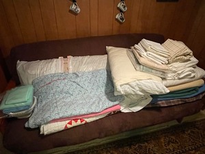 lot 328 image: Variety of Vintage Blankets and Sheets