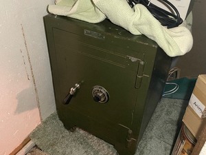 lot 334 image: Vintage Fire-Insulated Heavy Safe with Code in Avocado Green -Contents Not Included