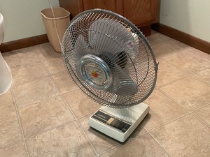 lot 353 image: 12 Electric Fan