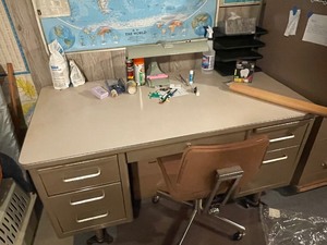 lot 342 image: Vintage Metal Desk and Chair