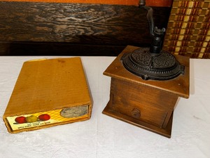 lot 276 image: Antique Wooden Coffee Mill Grinder and Vintage Apple Peeler Corer Slicer in Box