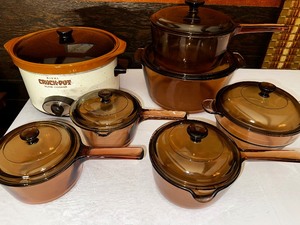 lot 279 image: Vintage Corning Ware Vision Amber Cookware Set
