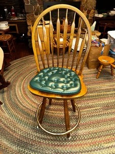 lot 281 image: Vintage Wood Swivel Bar Stool