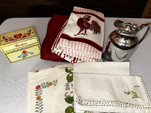 lot 283 image: Variety of Vintage Dish Towels, Recipe box and Vacuum Caraff