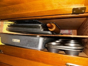 lot 287 image: Cabinet full of Baking Pans and Baking Sheets