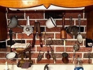 lot 289 image: Variety of Antique and Vintage Kitchen Tools