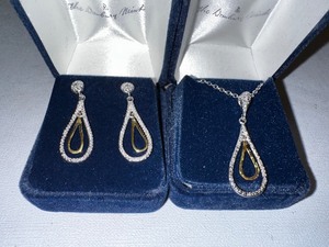 lot 296 image: Danbury Mint Joyful Tears Earrings and Matching Necklace