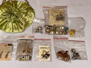 lot 299 image: Variety of Vintage Costume Jewelry as seen in photos
