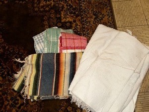 lot 374 image: Variety of Vintage Blankets