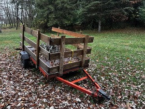lot 399 image: Small Utility Trailer