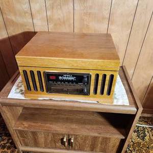 lot 312 image: Retro Oak Detrola Vinyl Record Player, CD Player, Cassette Player, AMFM Radio